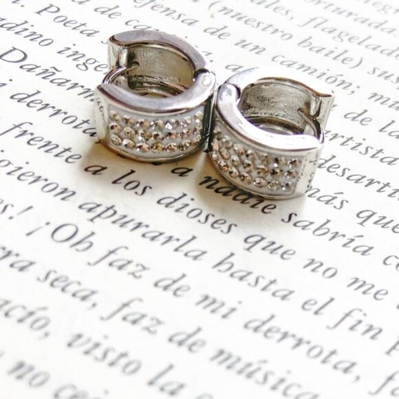 Silver statement diamond zirconia pave chunky Huggies mini hoops earrings - Picture 1 of 7